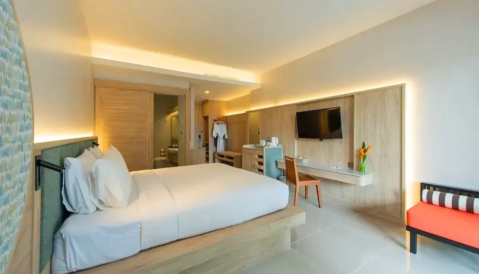 هتل هالیدی انانگ بیچ ریزورت